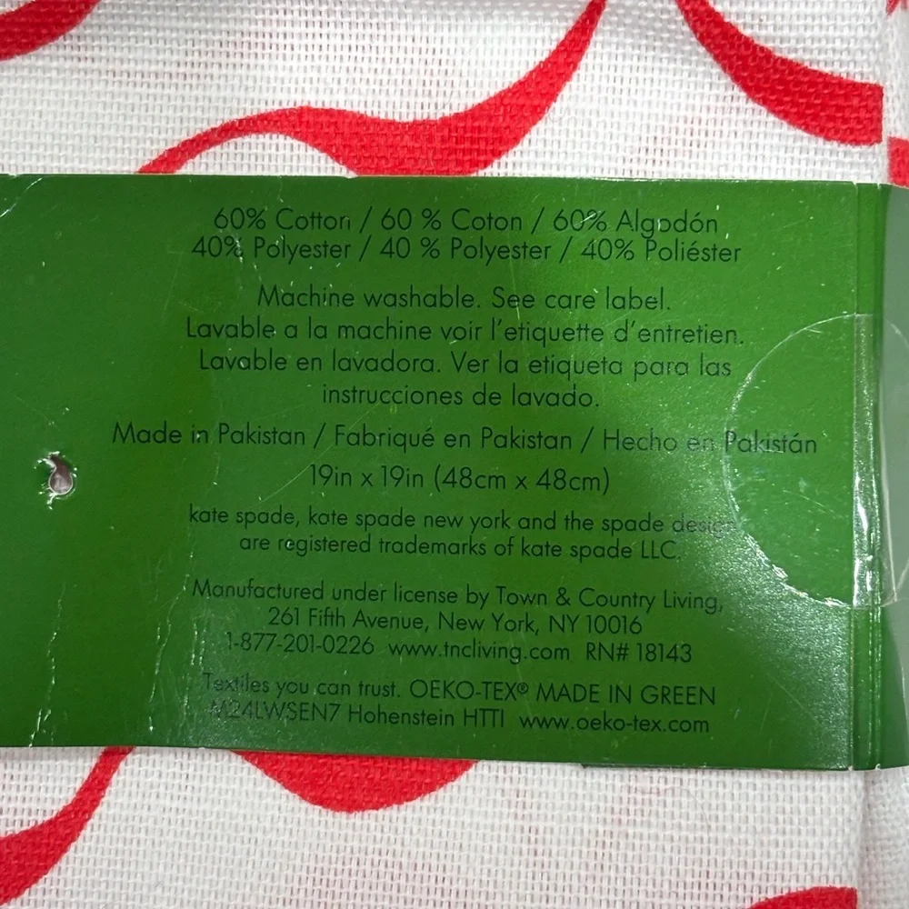 NWT Kate Spade Red and White Bow Patterned tablecloth and napkin Set